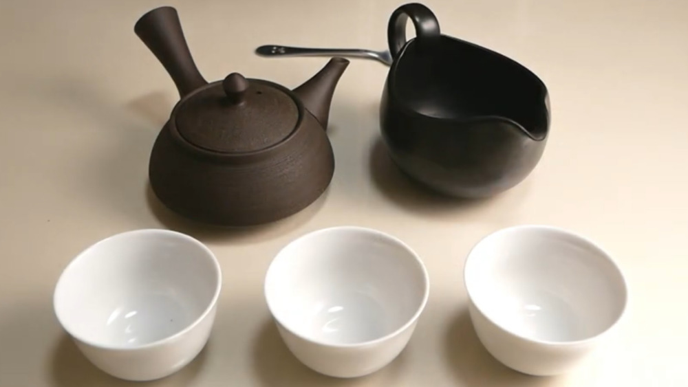 「煎茶の茶葉」の味を壊さない淹れ方　茶器
