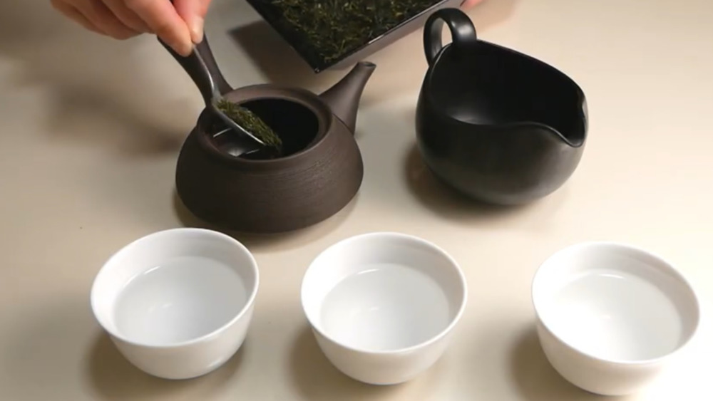 「煎茶の茶葉」の味の構造を壊さない淹れ方　お茶の量